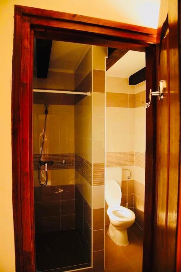 Viktor Vendégház és Apartmanház Baktaloranthaza Esterno foto