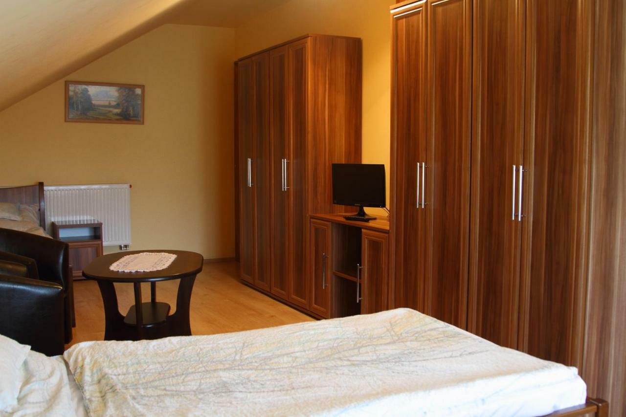 Viktor Vendégház és Apartmanház Baktaloranthaza Esterno foto